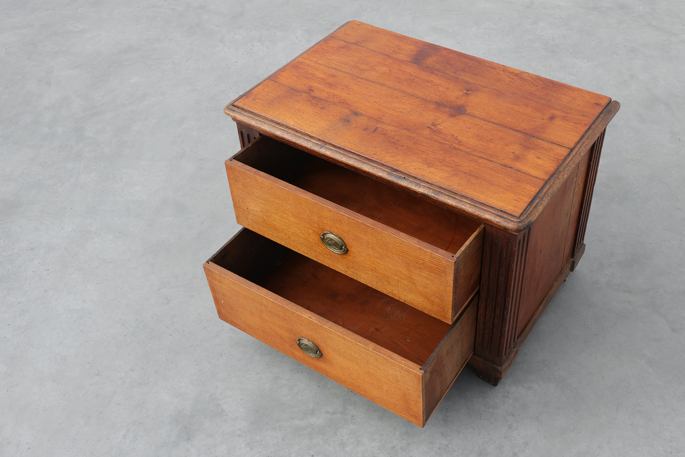 French Louis XVI Oak Commode with Fluted Corner Posts and Brass Handles, circa 1800thumbnail